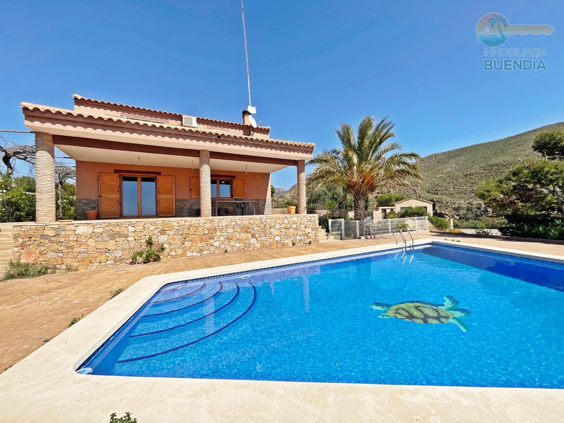CHALET CON PISCINA EN LOS LORENTES