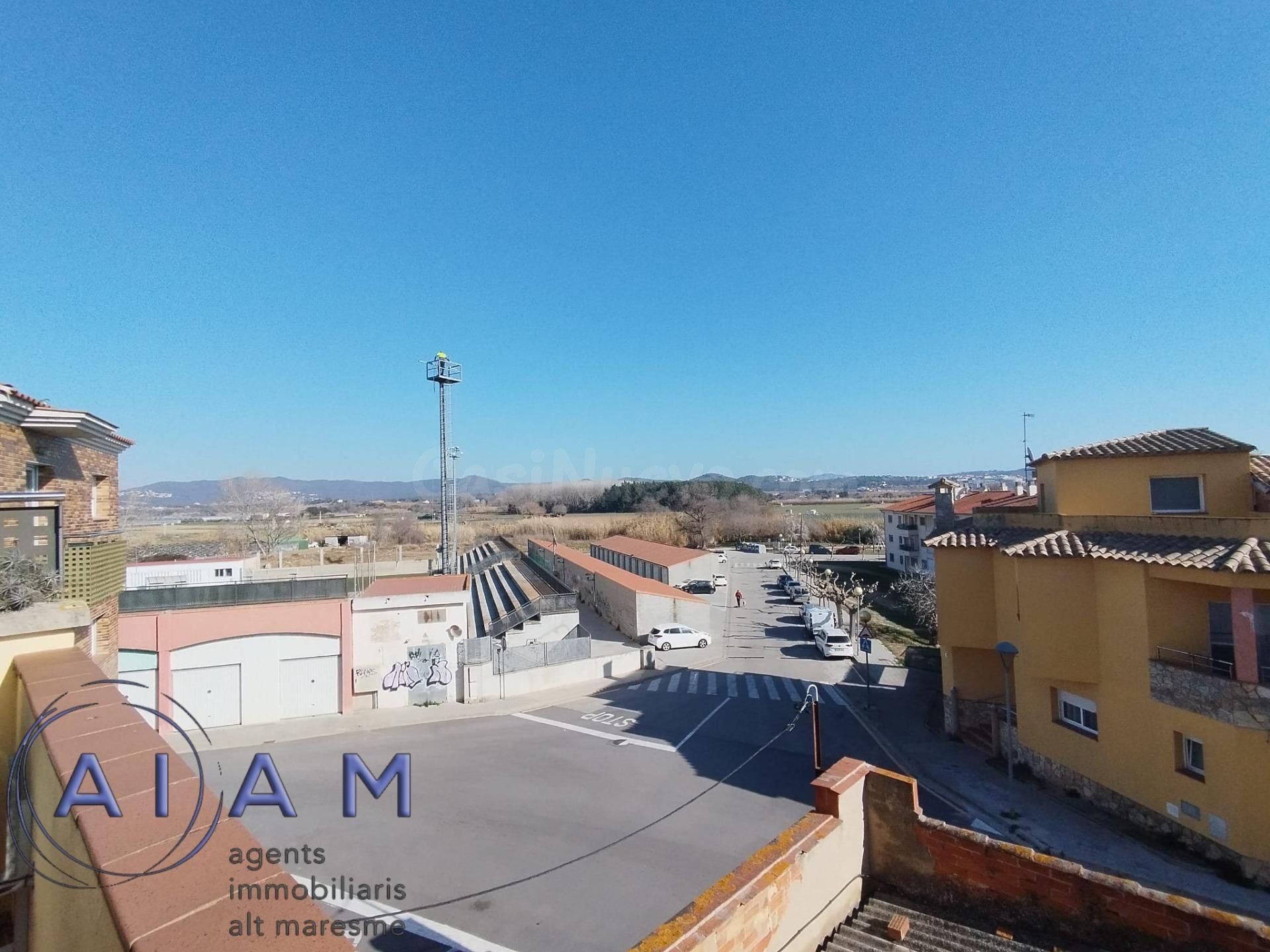 CASA ADOSADA EN PALAFOLLS