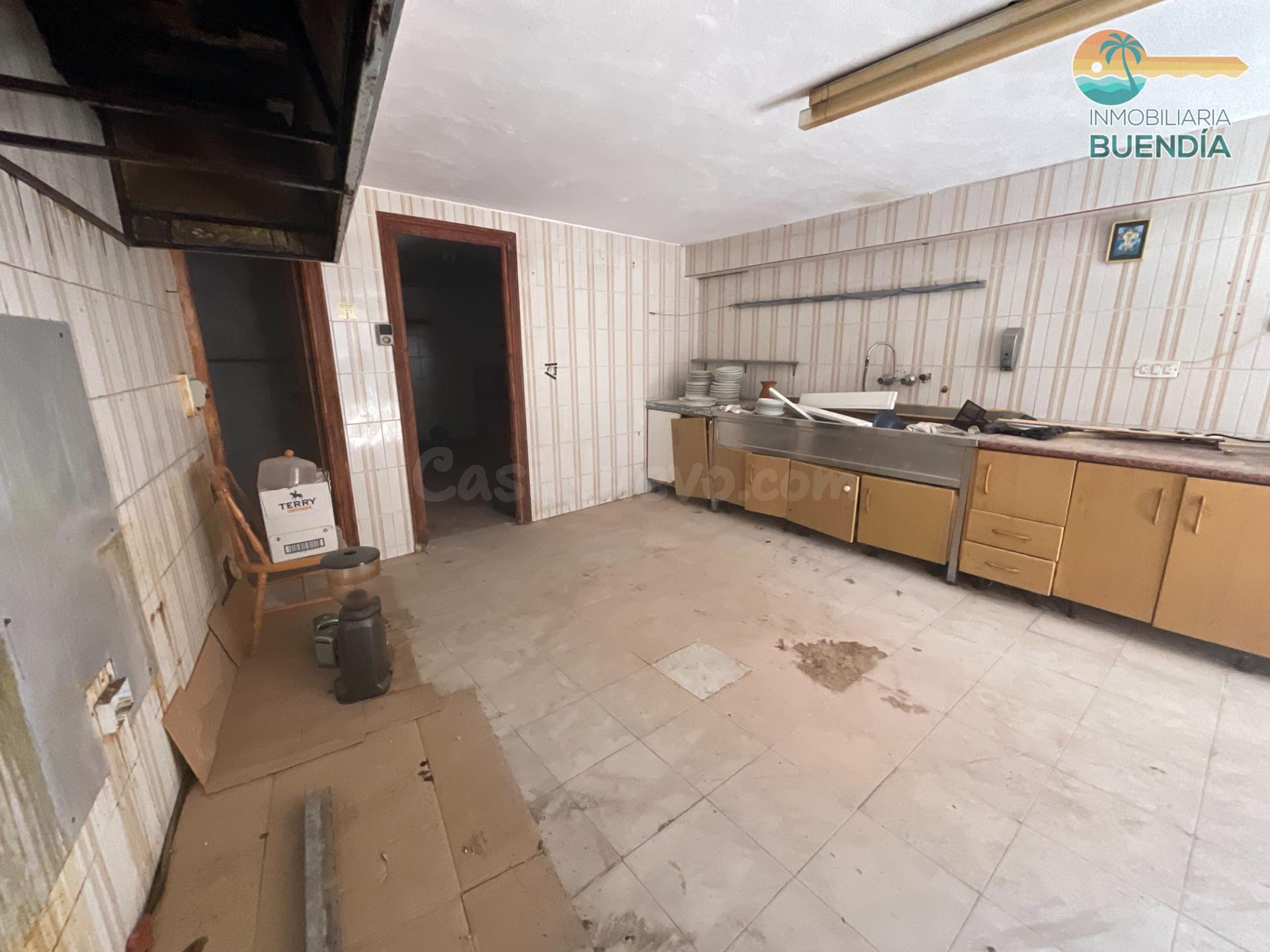 LOCAL COMERCIAL CON  GRAN POTENCIAL PARA VIVIENDA TURISTICA O RESIDENCIAL