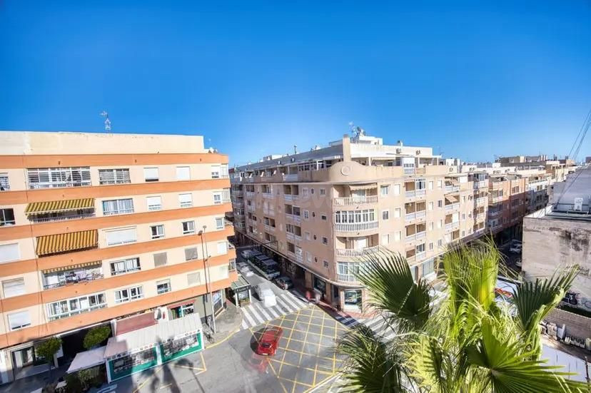 Hotel 25 habitaciones 1102m² en venta - Torrevieja