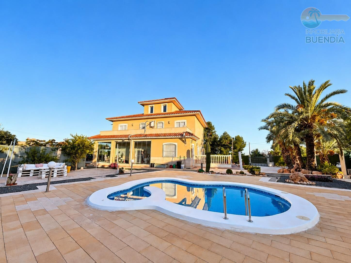 EXCLUSIVO CHALET EN TOTANA