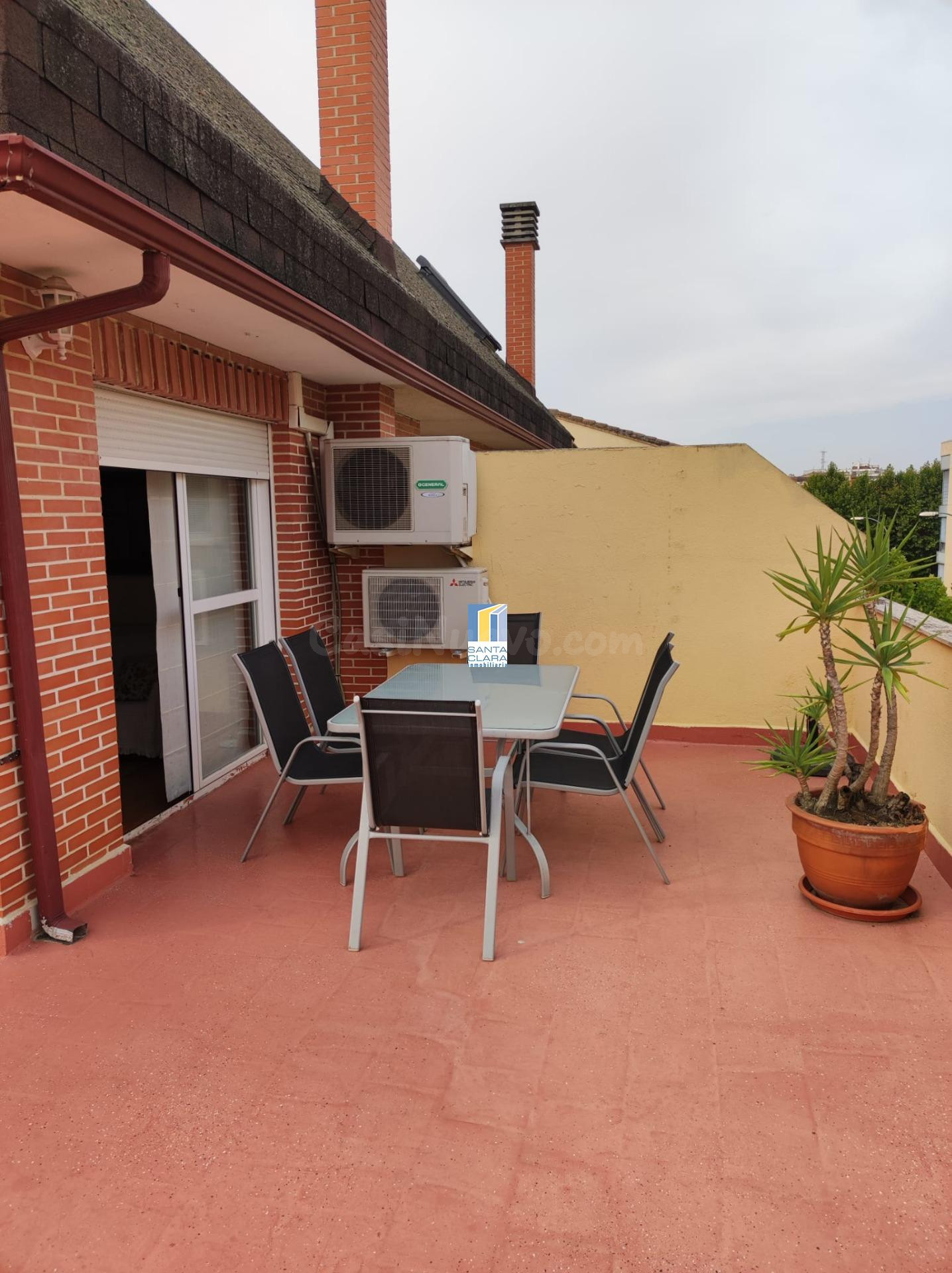 APARTAMENTO ÁTICO DÚPLEX EN ALQUILER CON UN DORMITORIO EN ZONA LOS BLOQUES (ZAMORA).