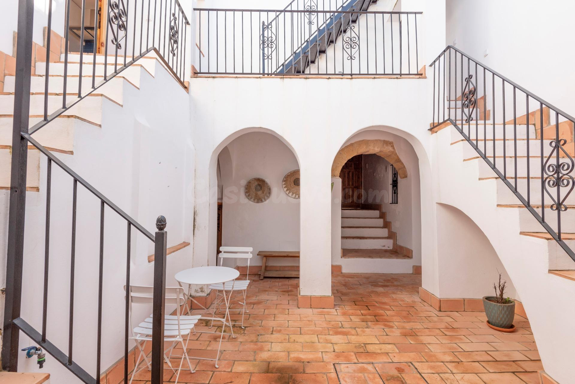 Casa con 6 apartamentos independientes en casco antiguo de Vejer de la Frontera