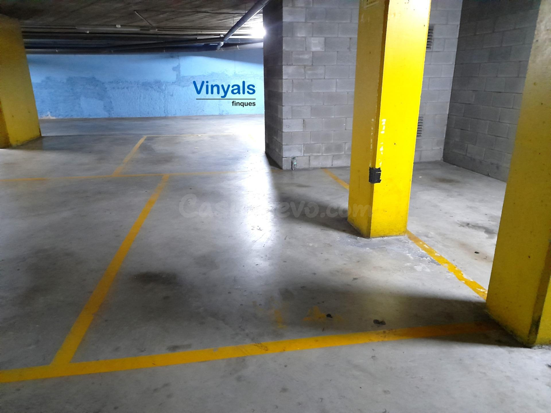 Parking bien ubicado!!