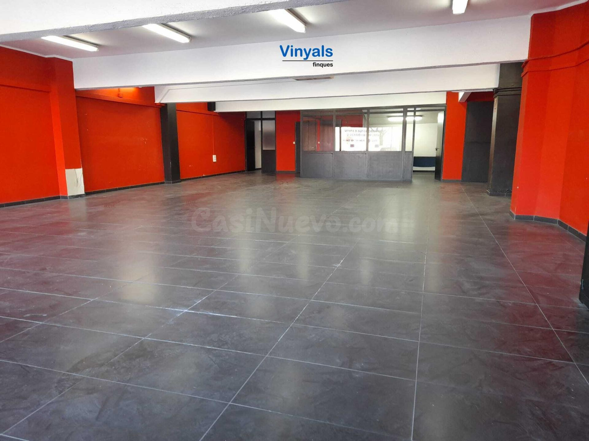 Diáfano y con entrada para vehículos!