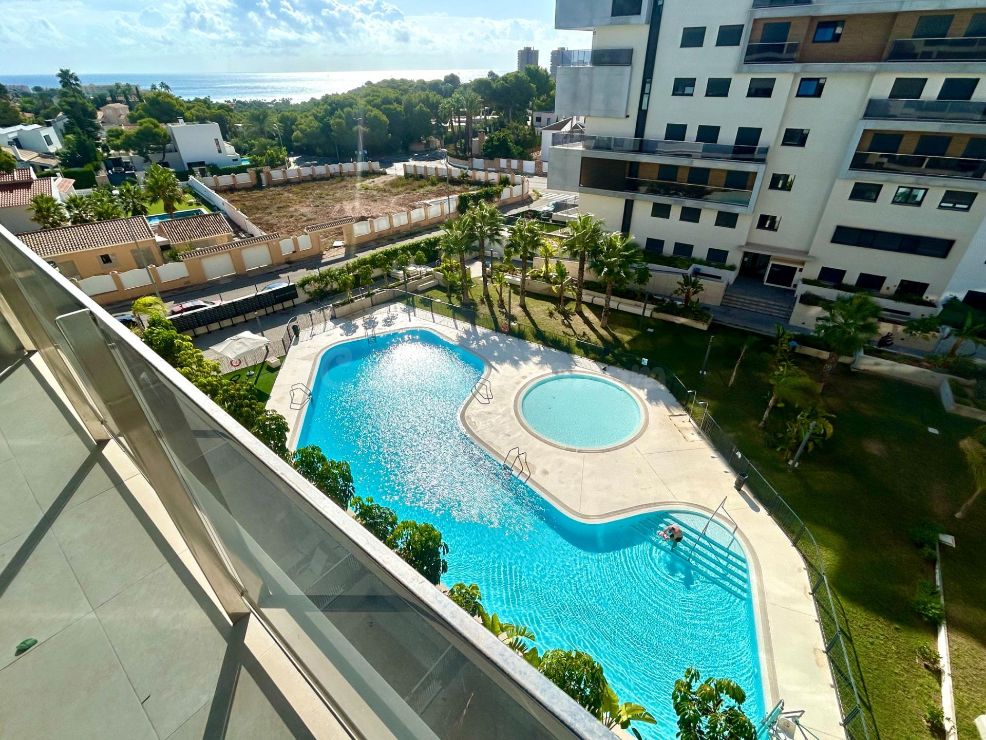Moderno apartamento con vistas al mar andando a la playa en Dehesa de Campoamor
