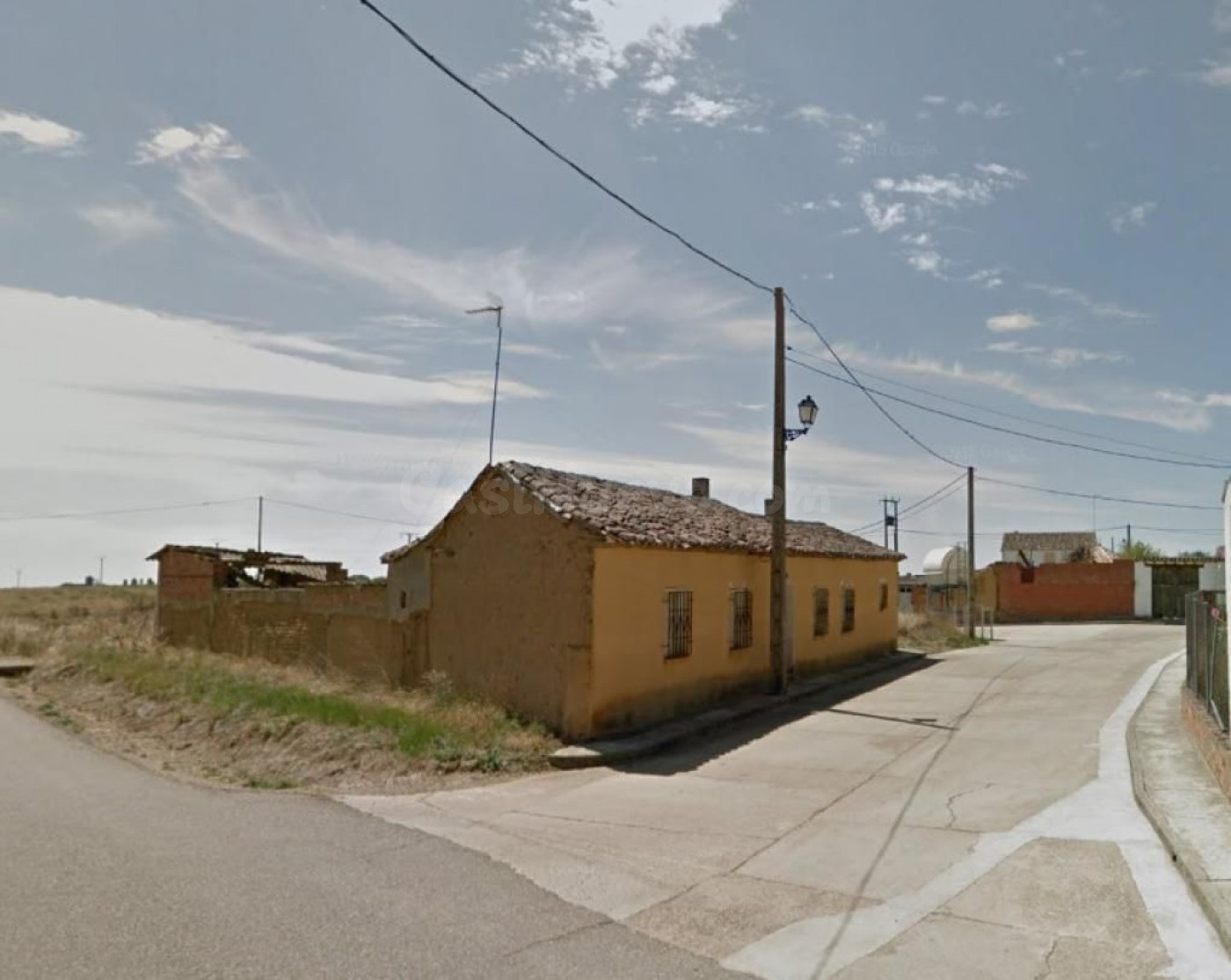 DISPONIBLE A LA VENTA VIVIENDA PARA REFORMAR COMPLETAMENTE EN ARROYO (PALENCIA)