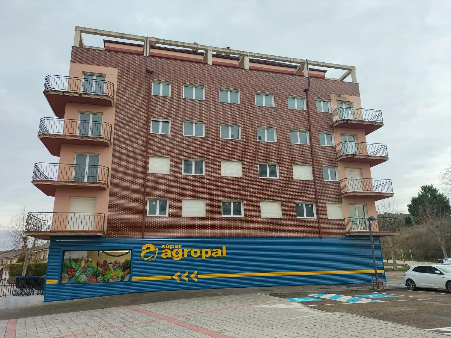 MONCASA VENDE EDIFICIO COMERCIAL EN VILLAMURIEL DE CERRATO