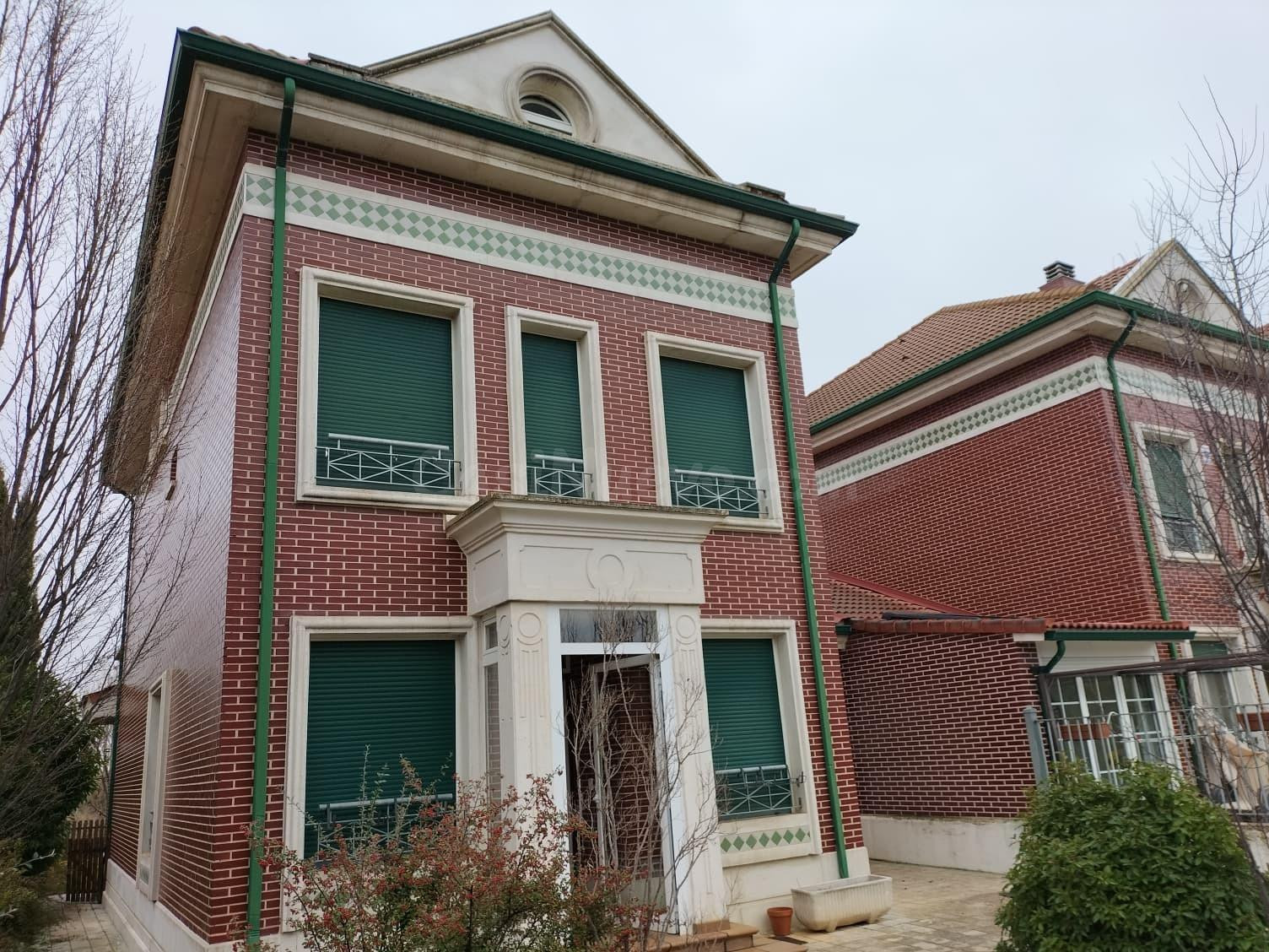 MONCASA VENDE PAREADO EN URBANIZACION 2 PASOS. GRIJOTA