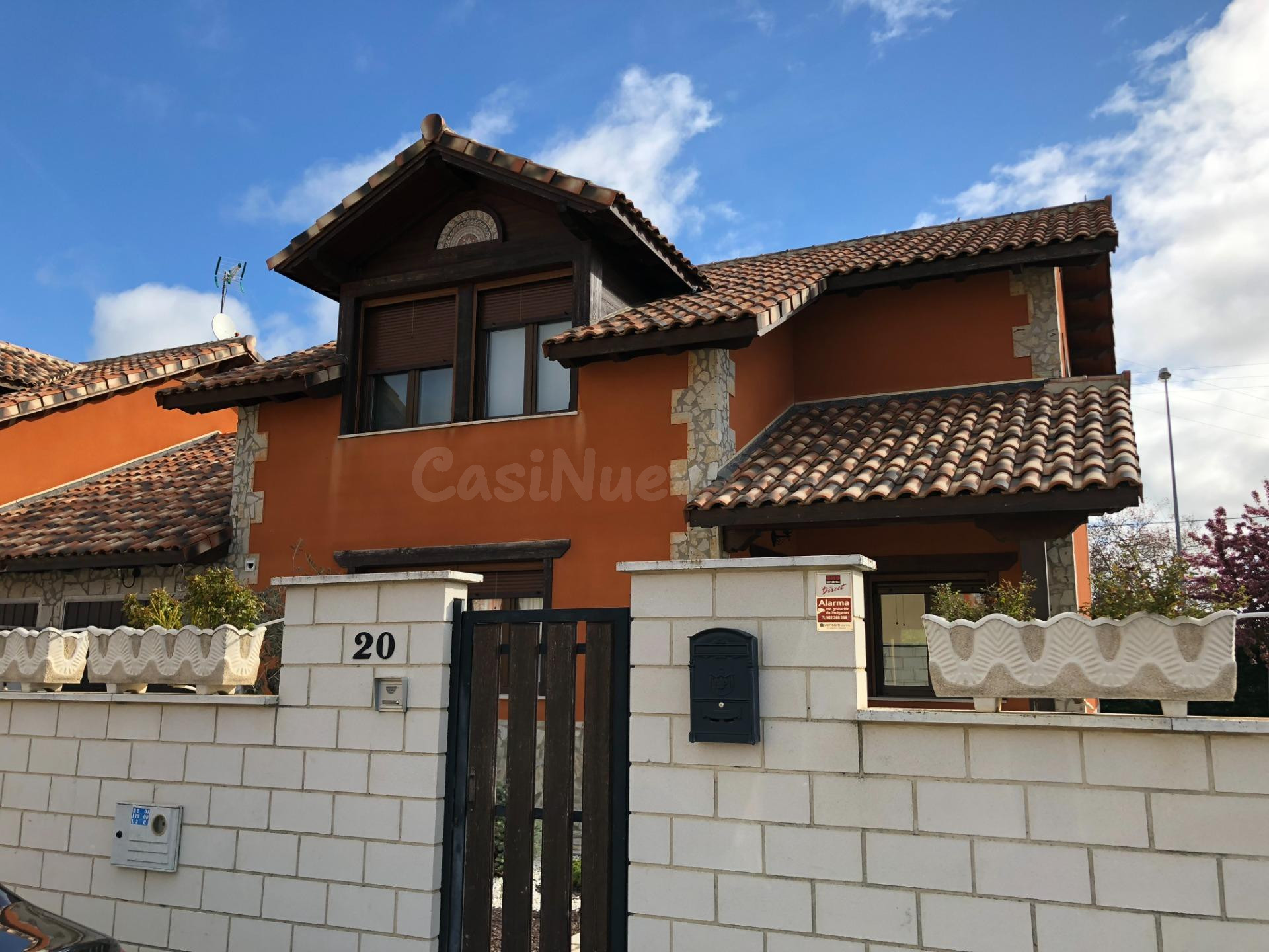 MONCASA VENDE CHALET EN URBANIZACION EL PALOMAR. GRIJOTA.