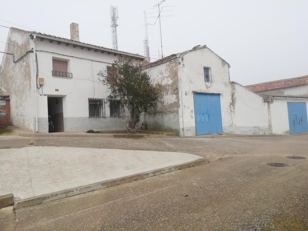 MONCASA VENDE oportunidad casa en pueblo cercano