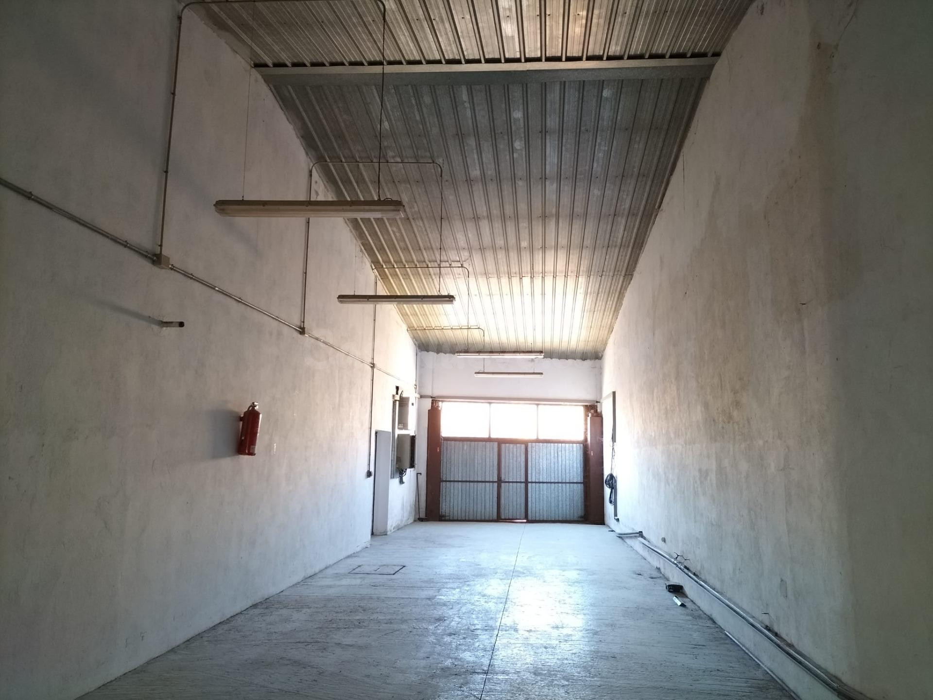 MONCASA VENDE Oportunidad, nave con terreno