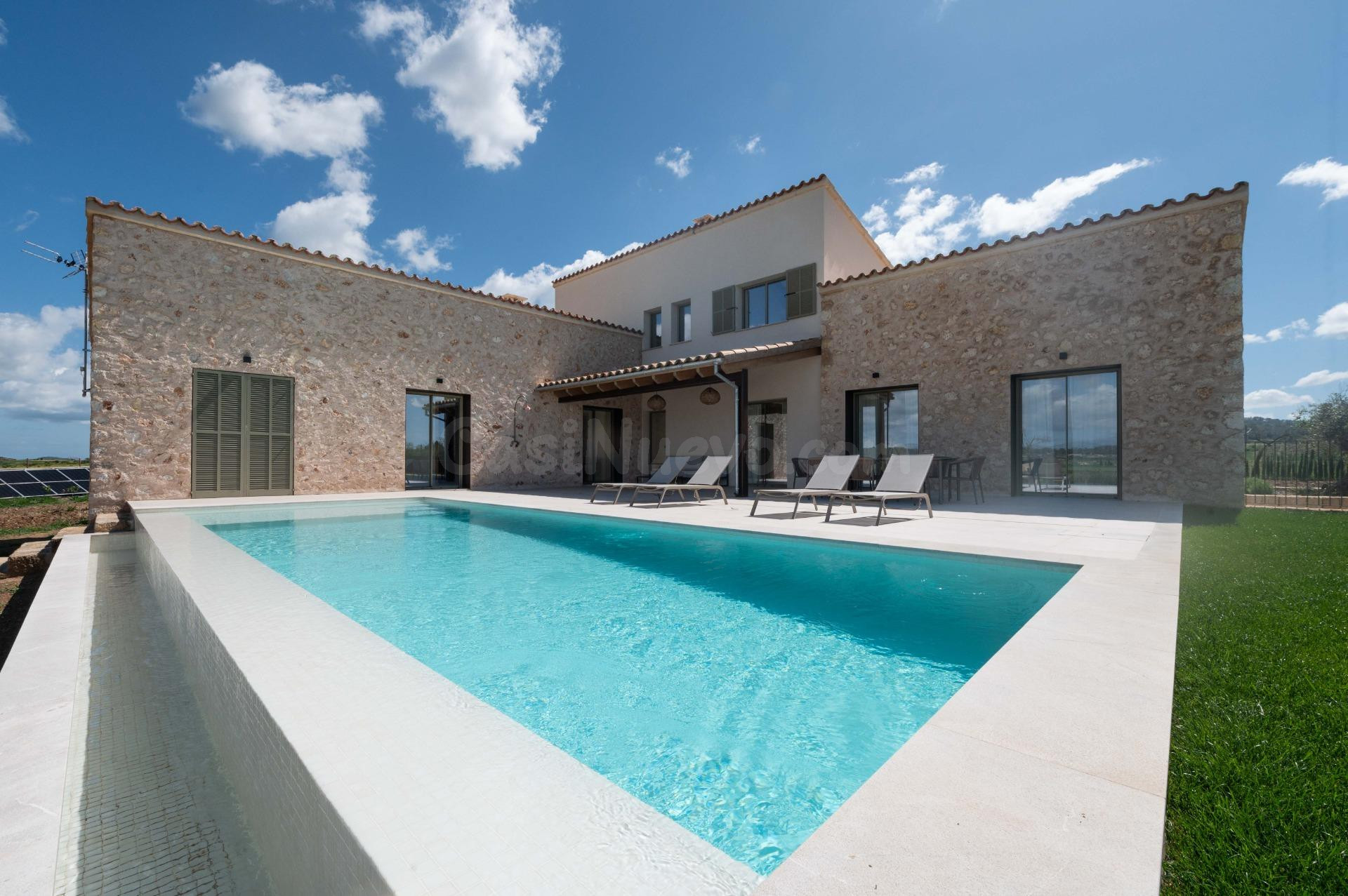 Exclusiva Finca Rústica en Sineu con Vistas Despejadas y Piscina de sal