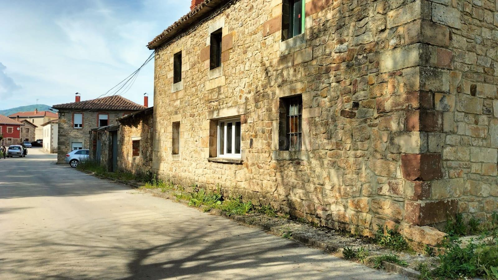 MONCASA VENDE CASA EN NESTAR (AGUILAR DE CAMPOO)