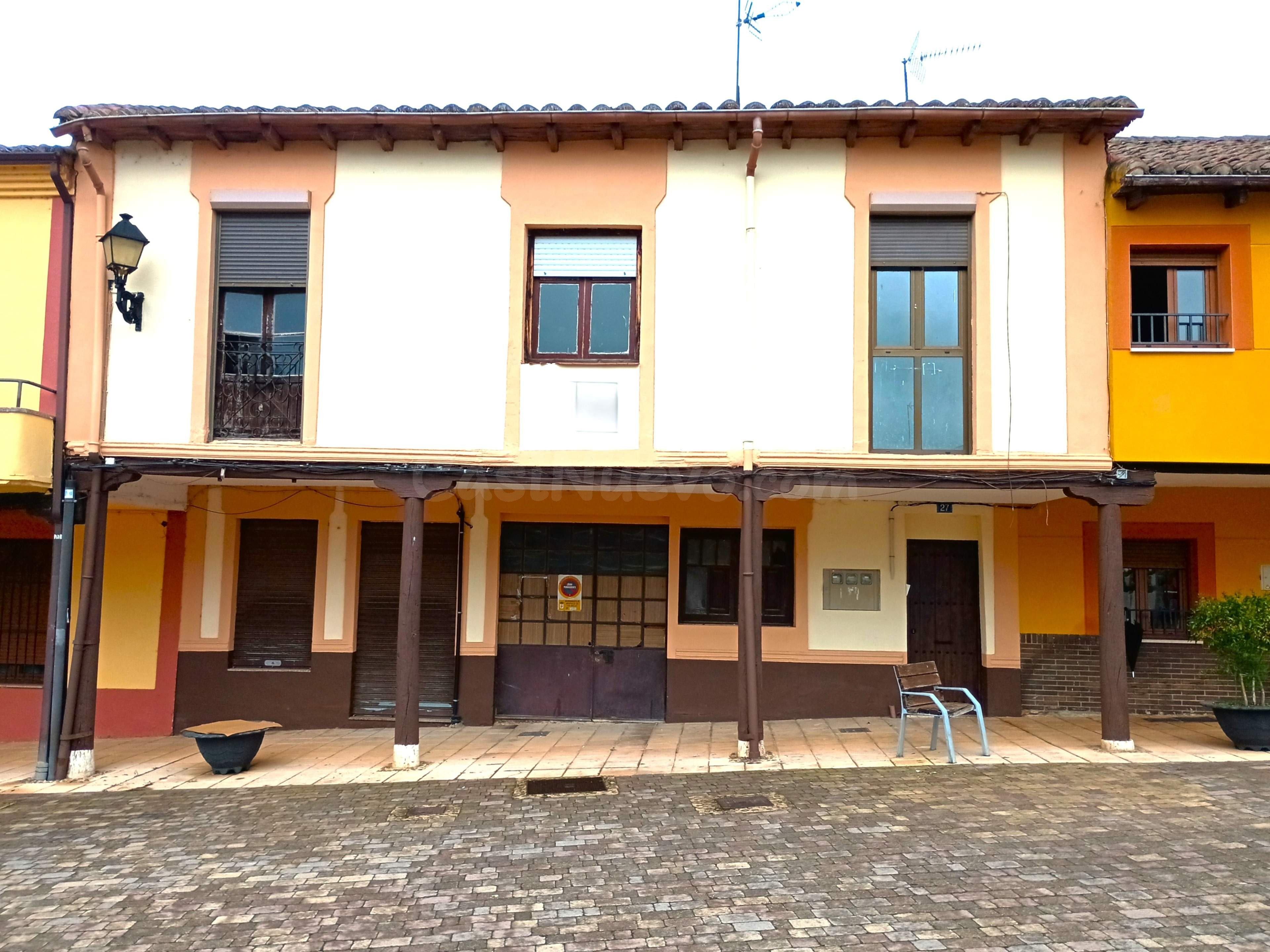 GRAN CASA CON LOCAL Y GARAJE