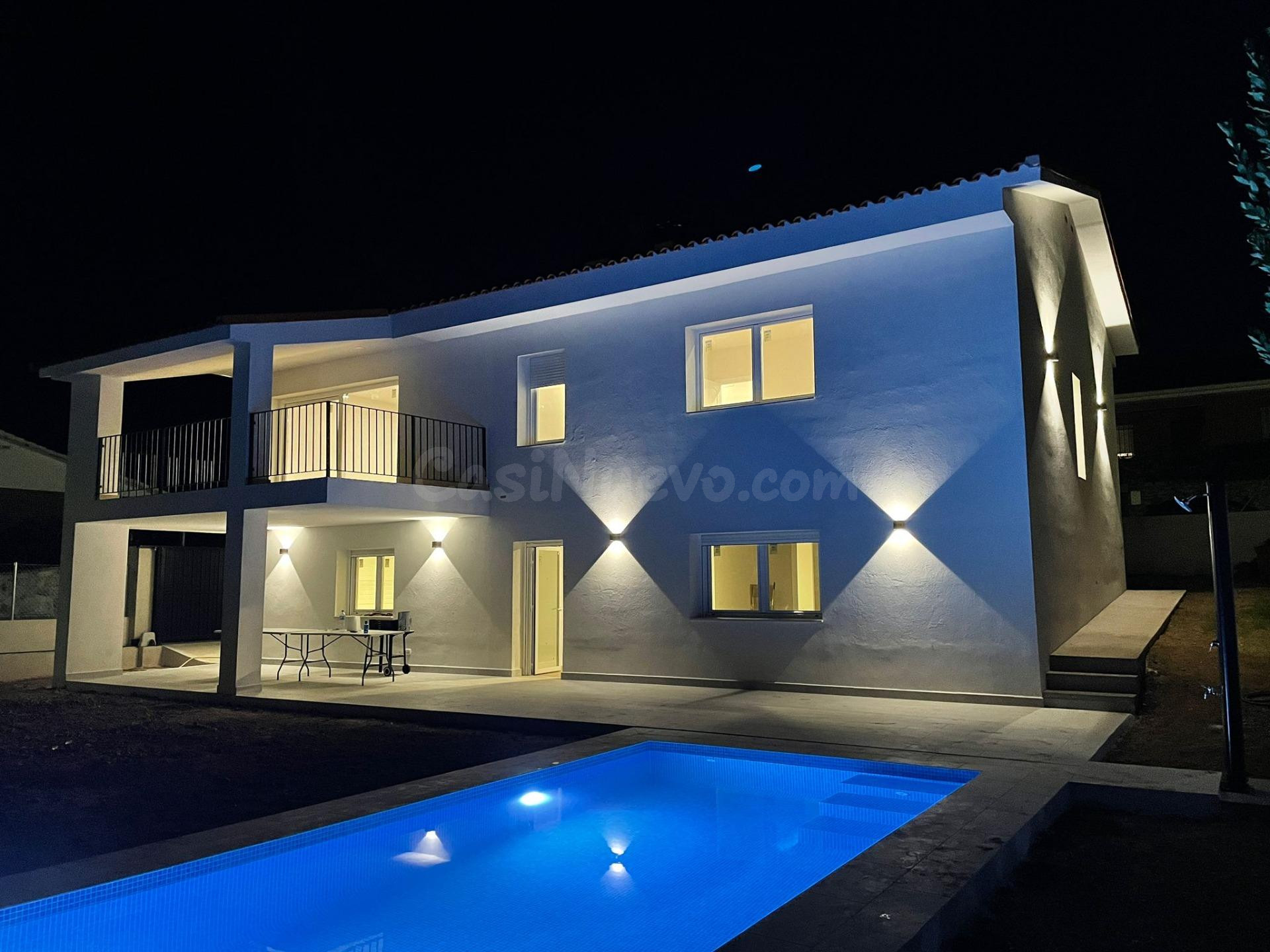 chalet independiente con piscina en Navas del Rey