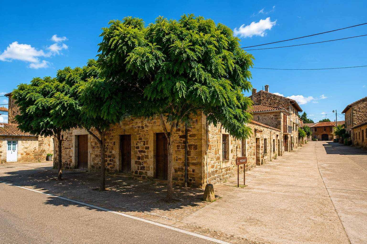 TERRENO CON HISTORIA EN EL CORAZÓN DE SANTA COLOMBA DE SOMOZA