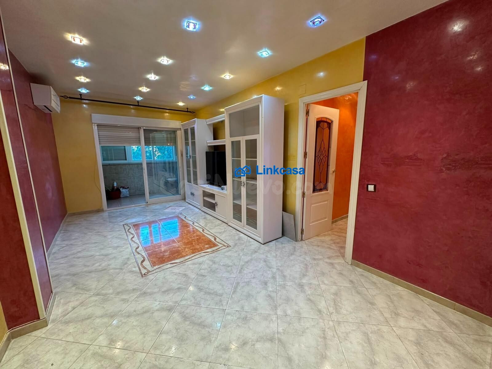 Piso amplio de 3 dormitorios con terraza y ascensor