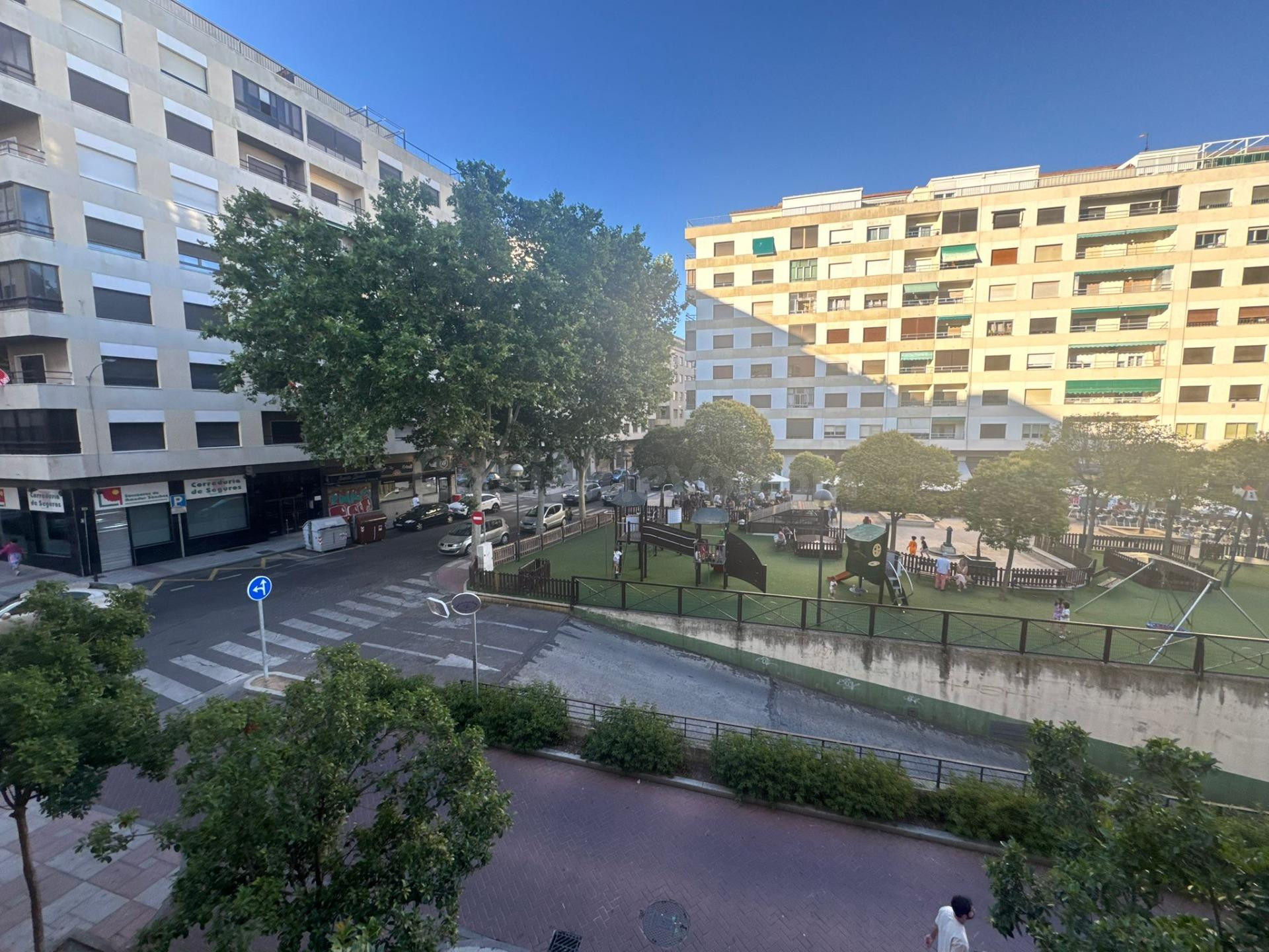 Piso 4 habitaciones 120m² en venta - Carmelitas-Oeste