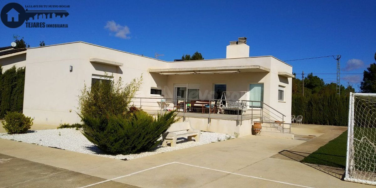 INMOBILIARIA TEJARES OFRECE EN VENTA MAGNIFICO CHALET. REF : i020