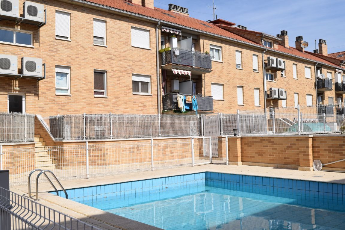 En Utebo. Amueblado, con Garaje, Piscina y un precio asequible.