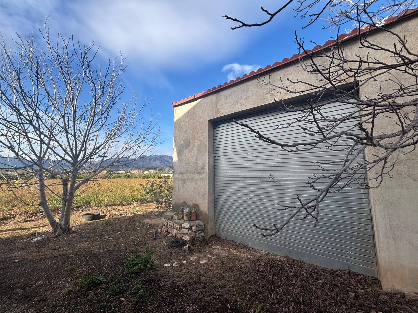 FINCA RÚSTICA CON ALMACEN