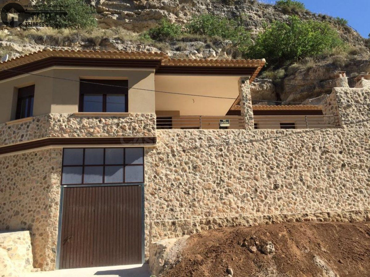Inmobiliaria Tejares vende casa en Ribera de Cubas, Jorquera, Albacete.