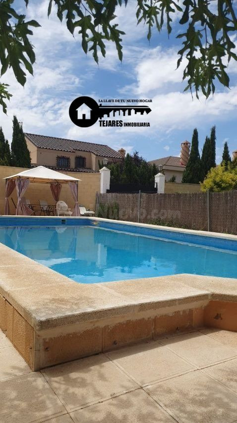 Inmobiliaria Tejares vende estupenda parcela urbana en Miralcampo