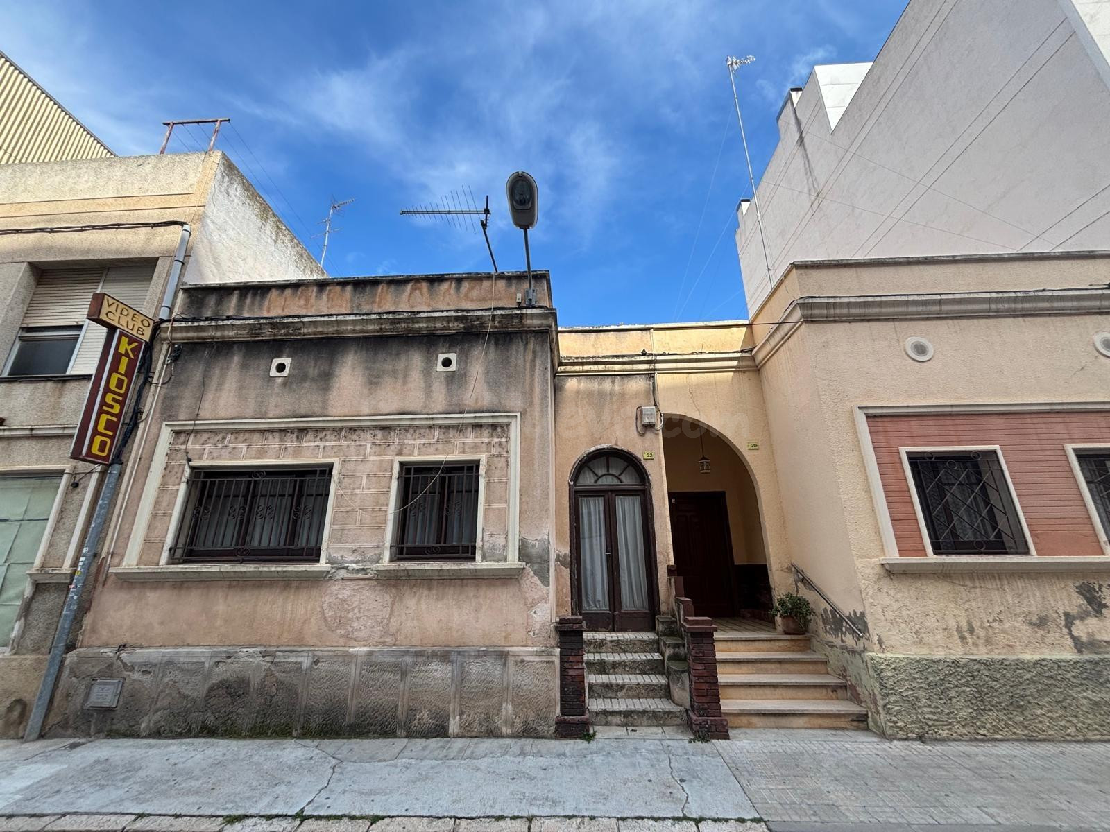 CASA PARA REFORMAR, EN UNA DE LAS MEJORES ZONAS DE TORTOSA