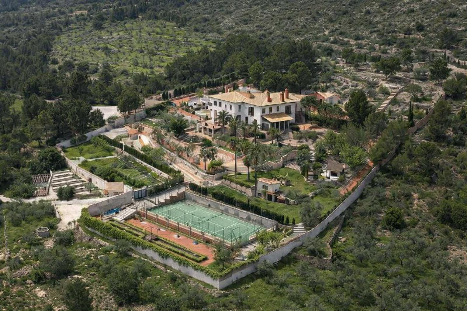 Finca Dama de Elaia: Una Villa de Ensueño entre Olivares Milenarios y la Biosfera del Ebro