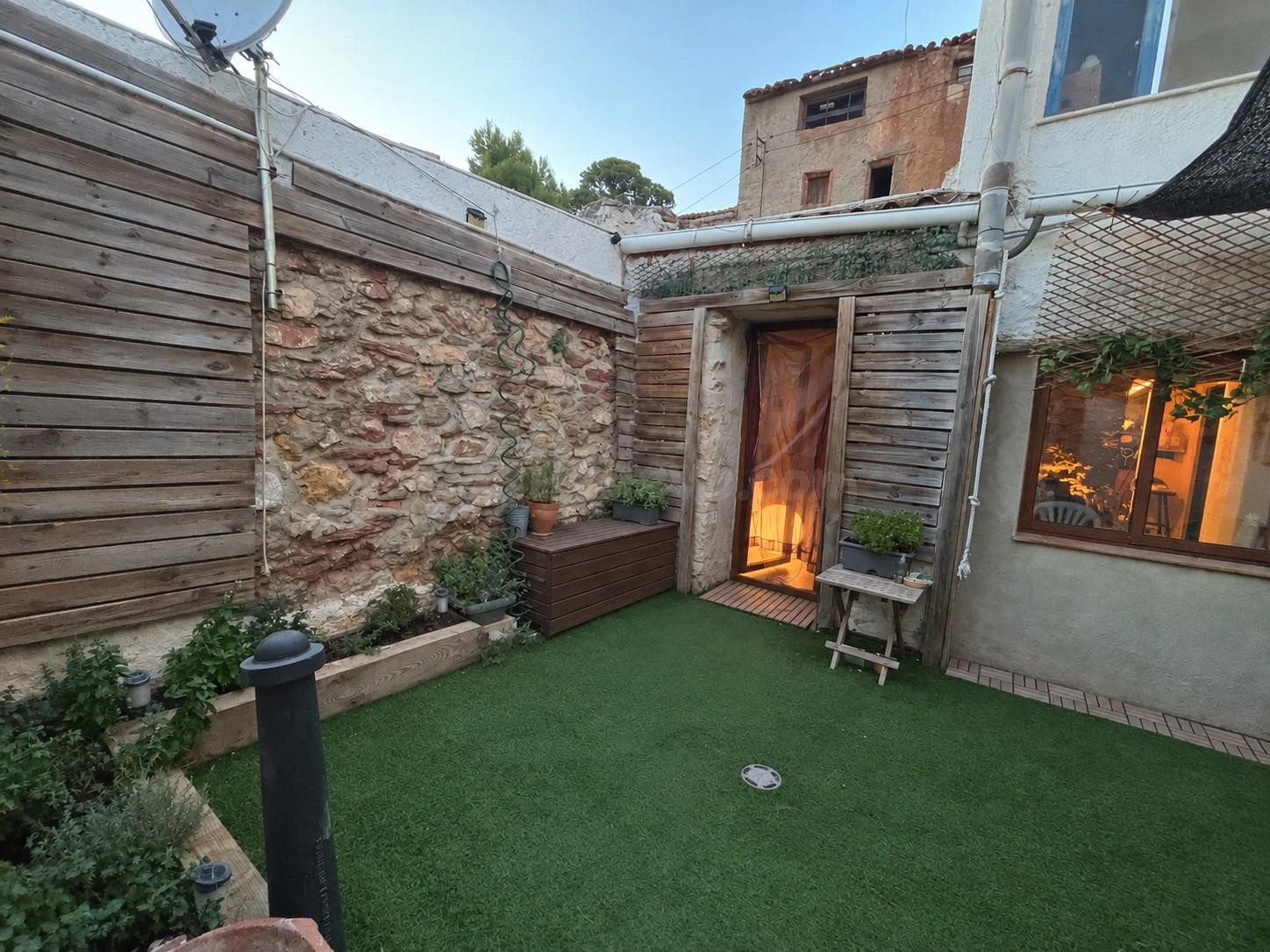 Casa con encanto rústico, patio y vistas al Parc Natural dels Ports