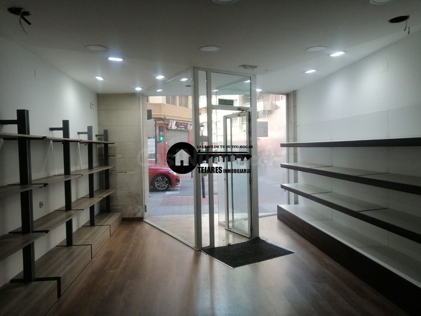 INMOBILIARIA TEJARES ALQUILA LOCAL COMERCIAL .ZONA CENTRO- VILLA CERRADA