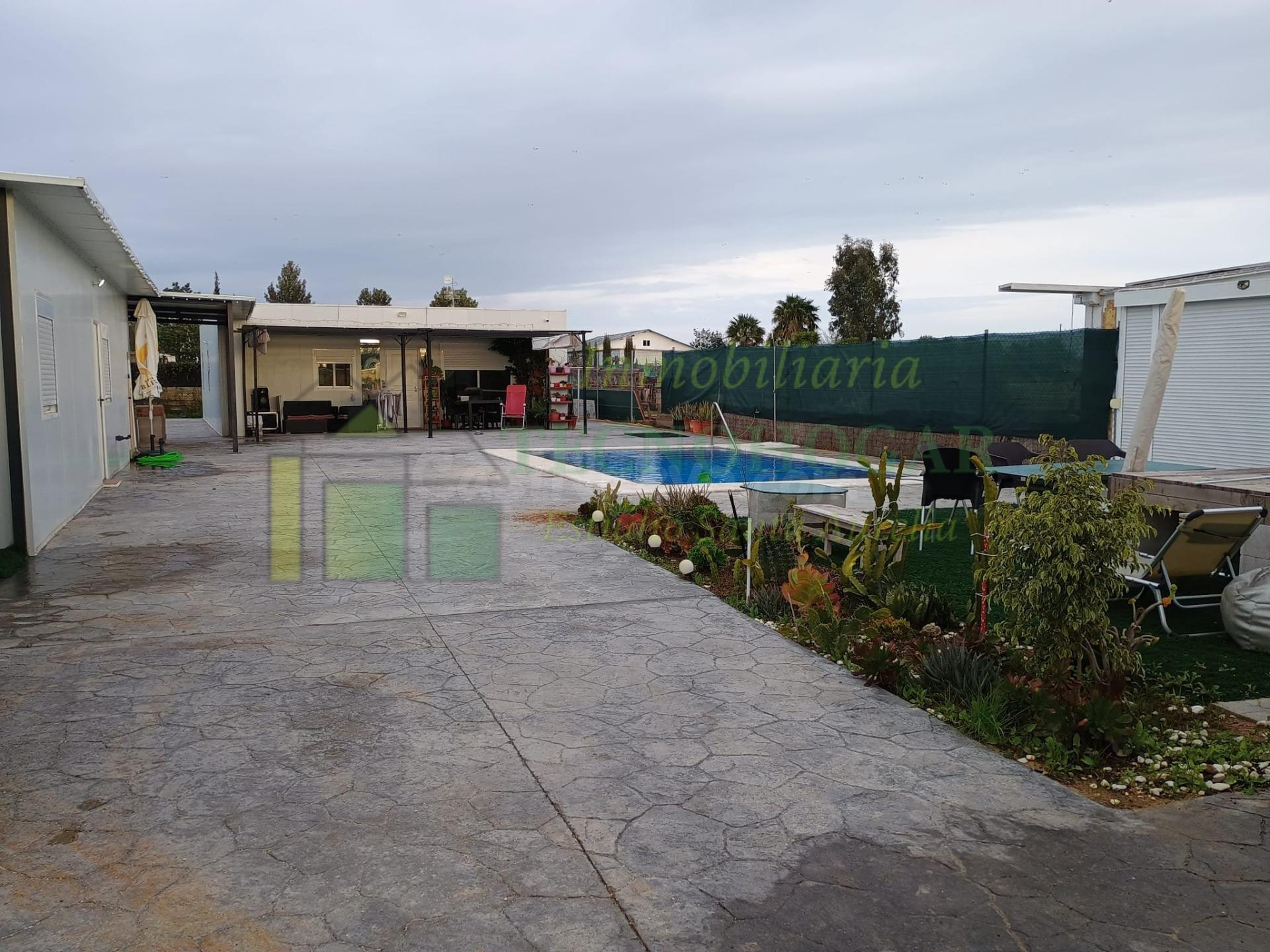 Parcela con casa, piscina y casa de invitados en Don Rodrigo – Los Palacios y Villafranca