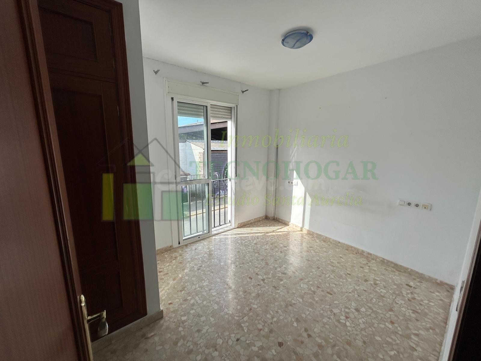 Casa adosada en venta en El Coronil – Amplia vivienda de 3 p - foto 2