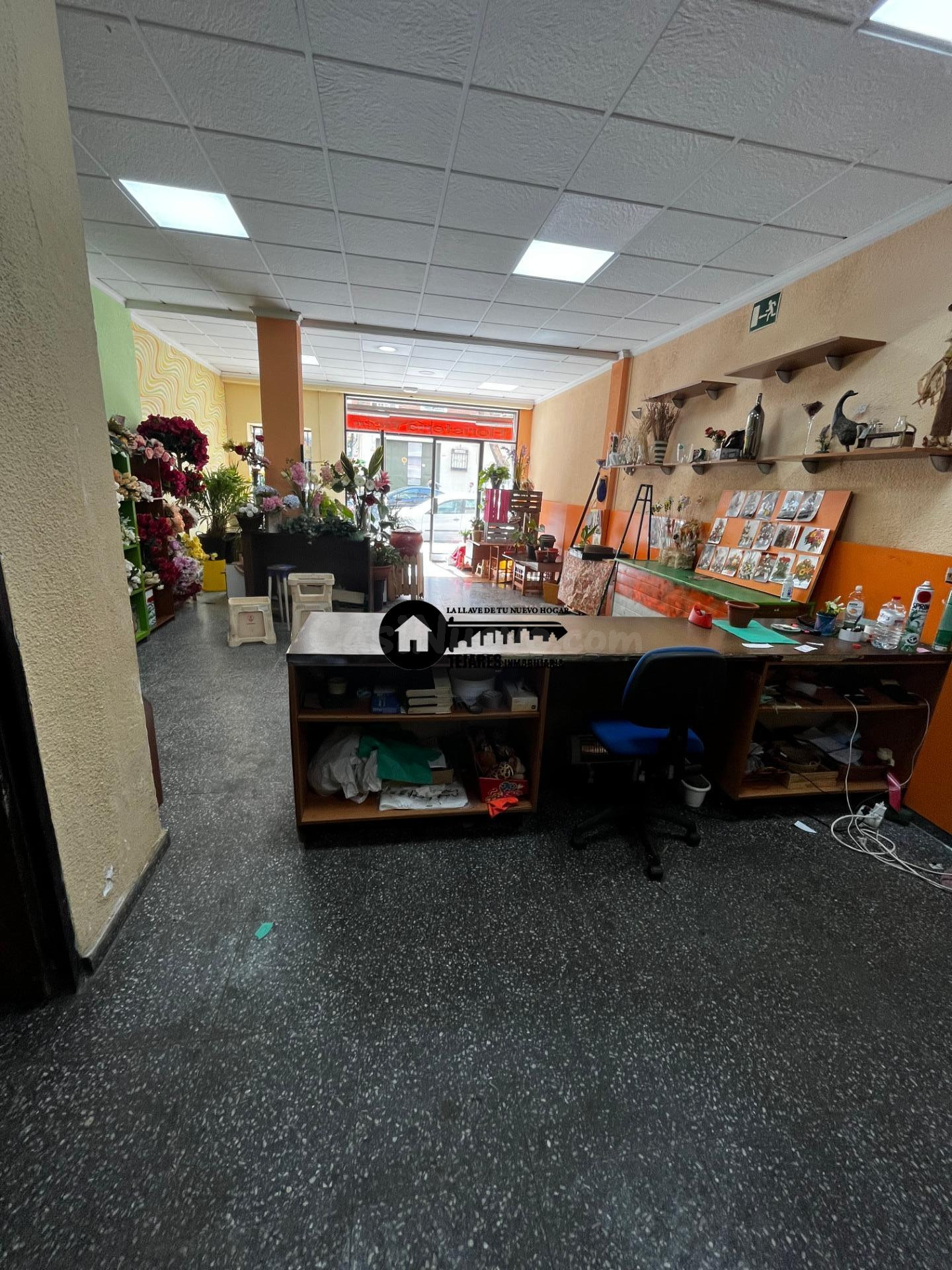 INMOBILIARIA TEJARES 2 VENDE LOCAL EN ZONA ENSANCHE CIRCUNVALACION