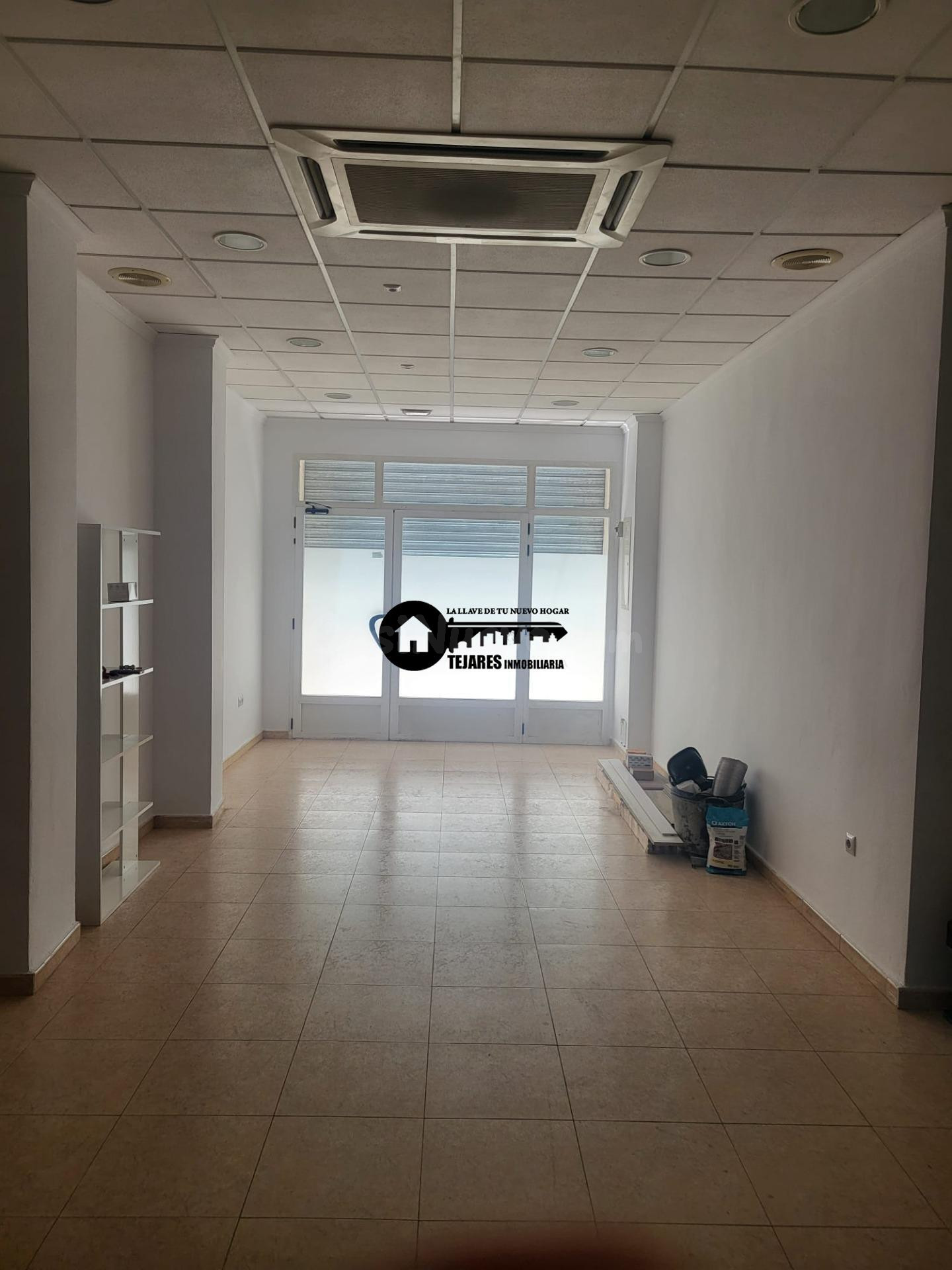 INMOBILIARIA TEJARES VENDE EXCELENTE LOCAL EN ZONA INDUSTRIA