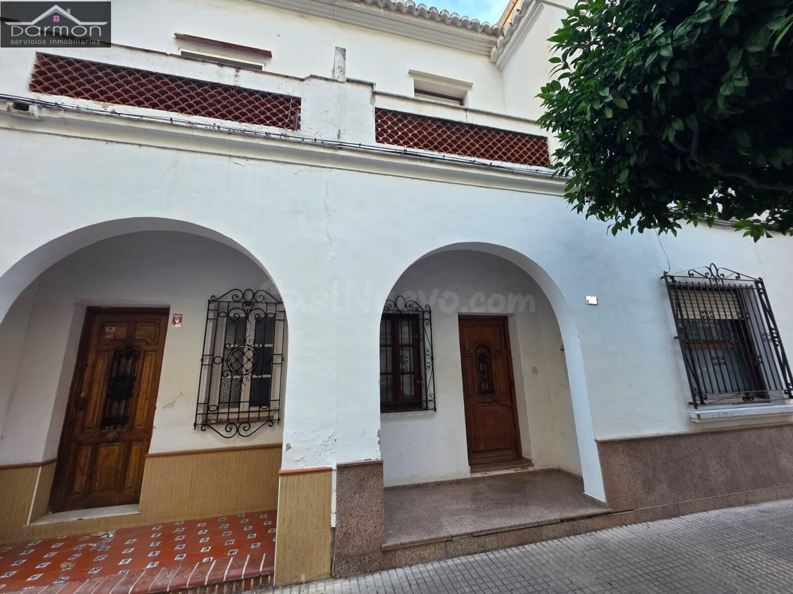 Casa independiente en el Centro de Gandia con Gran Patio Ajardinado