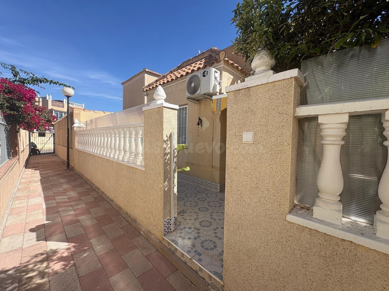 Casa reformada con jardín en esquina y licencia turística en Jardín del Mar III
