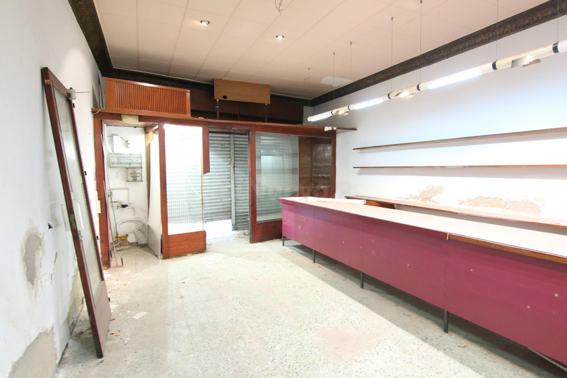 CASA PARA REFORMAR EN EL CENTRO DE SABADELL - foto 3