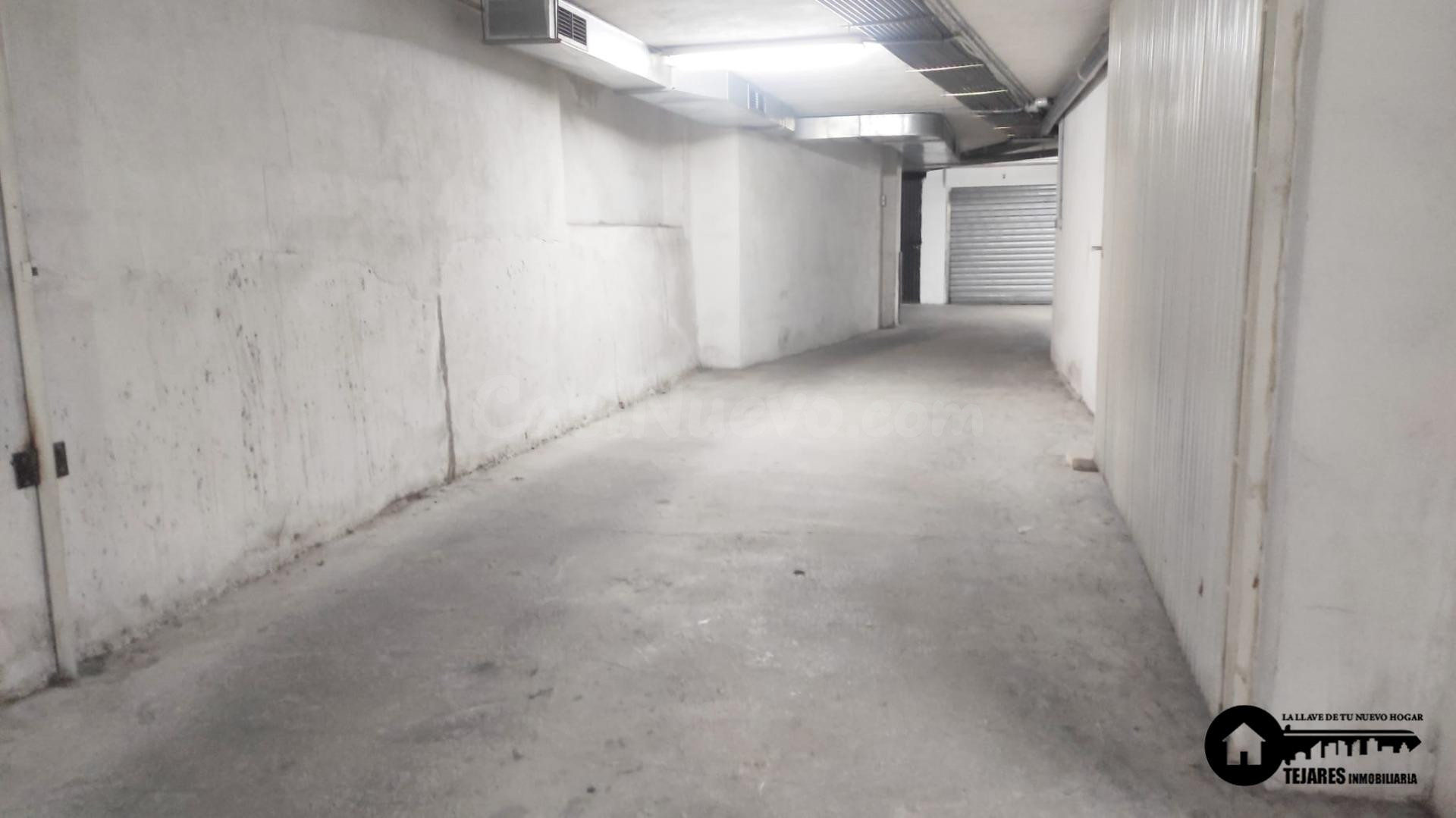 SE VENDE AMPLIA COCHERA EN CALLE MARZO-CARRETAS