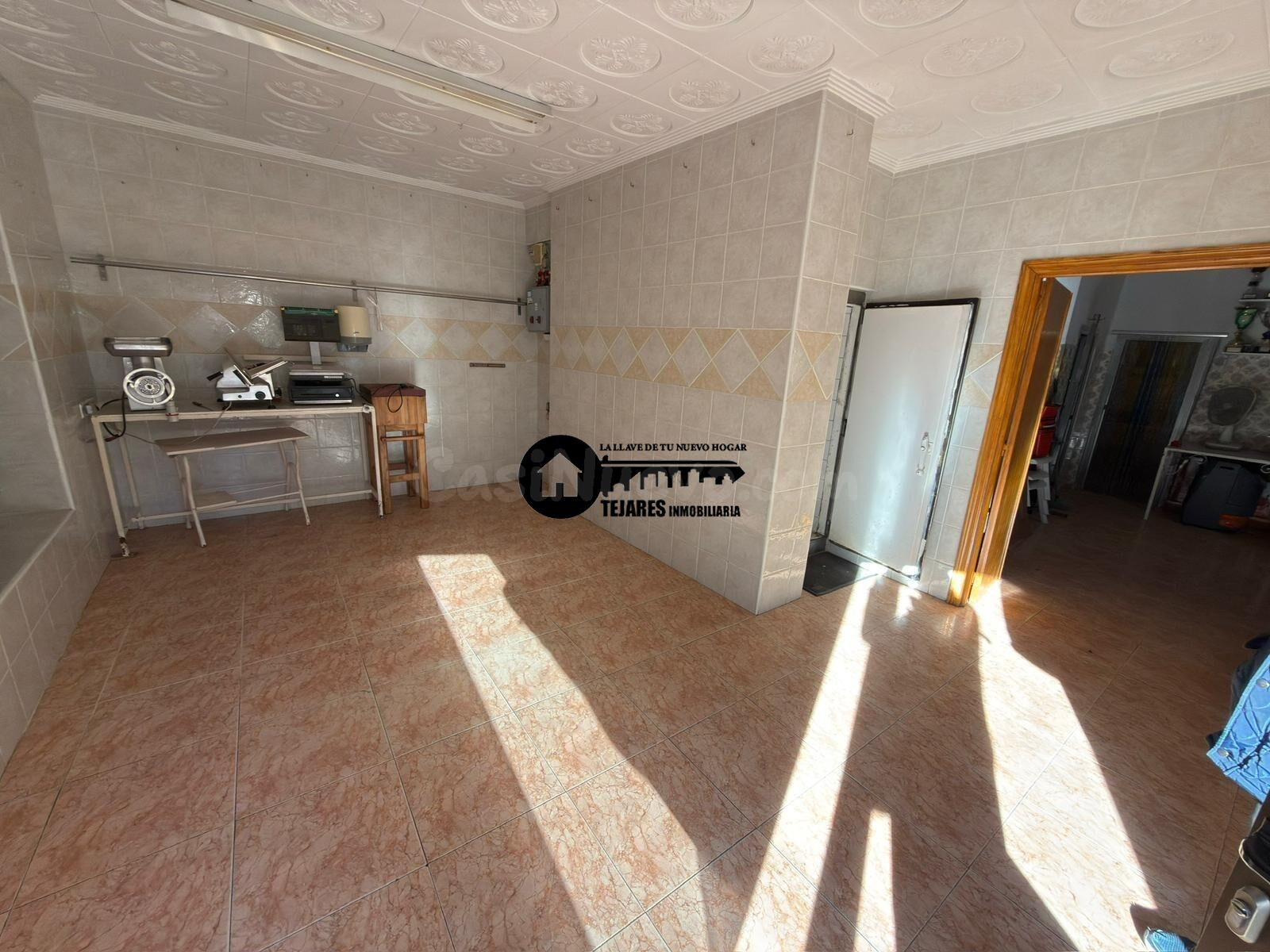 INMOBILIAIA TEJARES VENDE LOCAL PARA VIVIENDA MAS COCHERA CON VADO