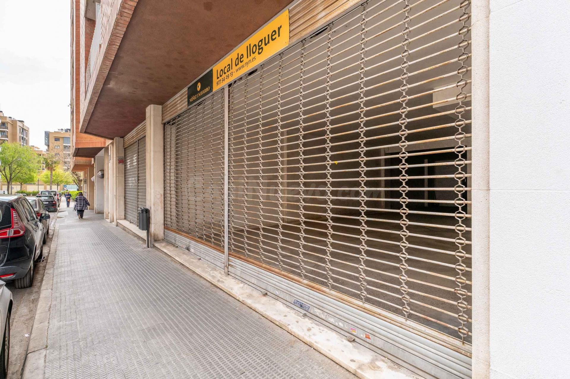 Local comercial 823m² en alquiler - Reus