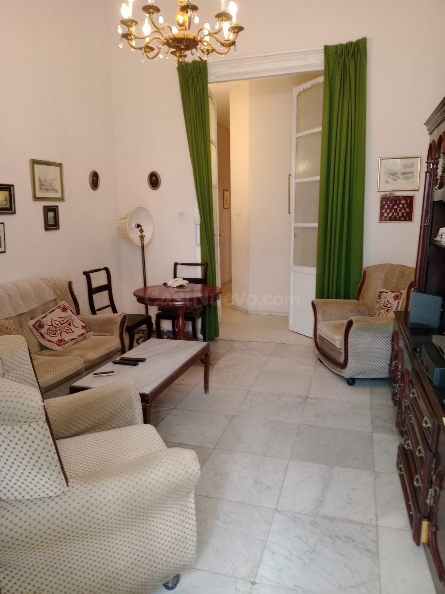 SE VENDE AMPLIO PISO EN CADIZ ; ZONA CENTRO- ANCHA