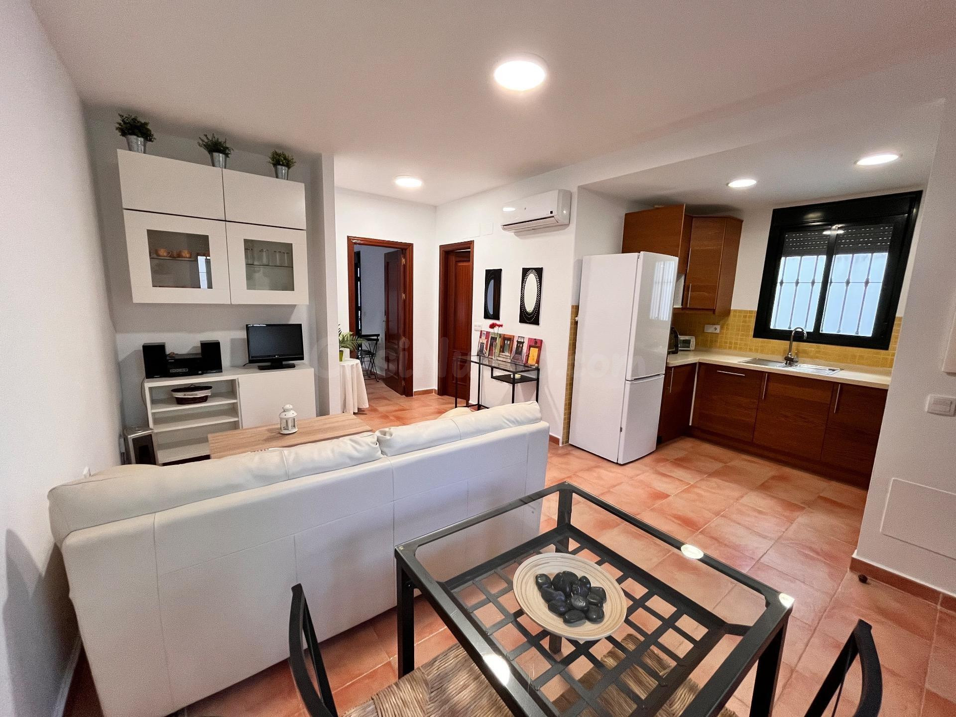 Apartamento con garaje, trastero y piscina en Sanlúcar la Mayor