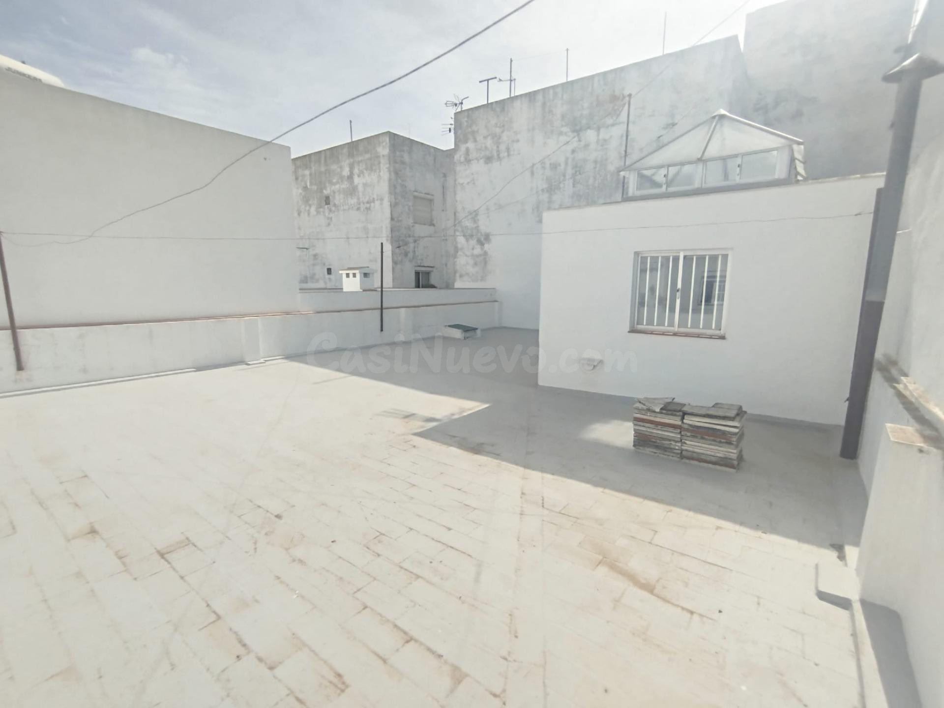SE VENDE CASA INDEPENDIENTE EN PUERTO REAL , ZONA COLEGIO LA SALLE