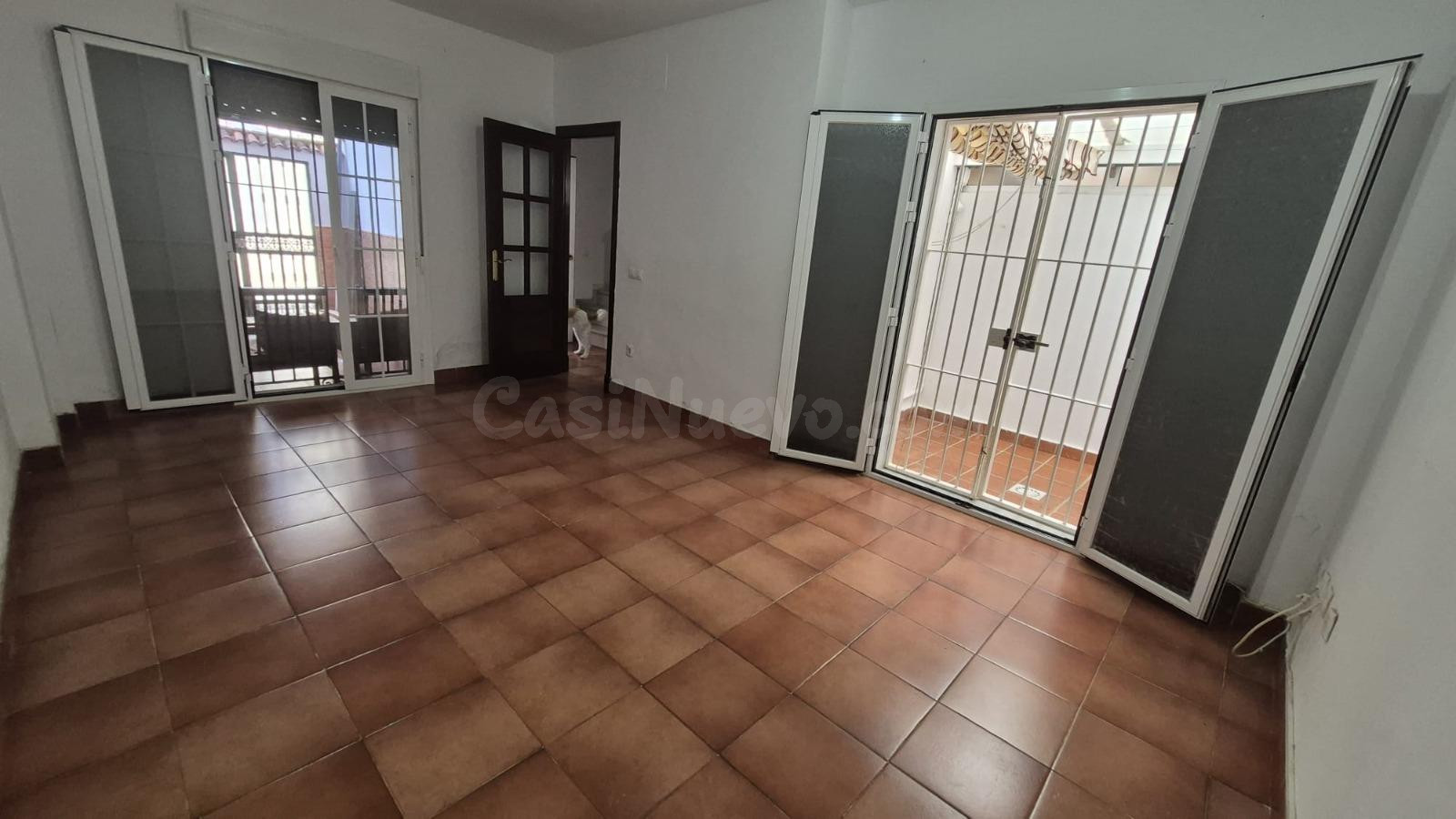 SE VENDE ADOSADO EN SAN FERNANDO , ZONA CAMPOSOTO