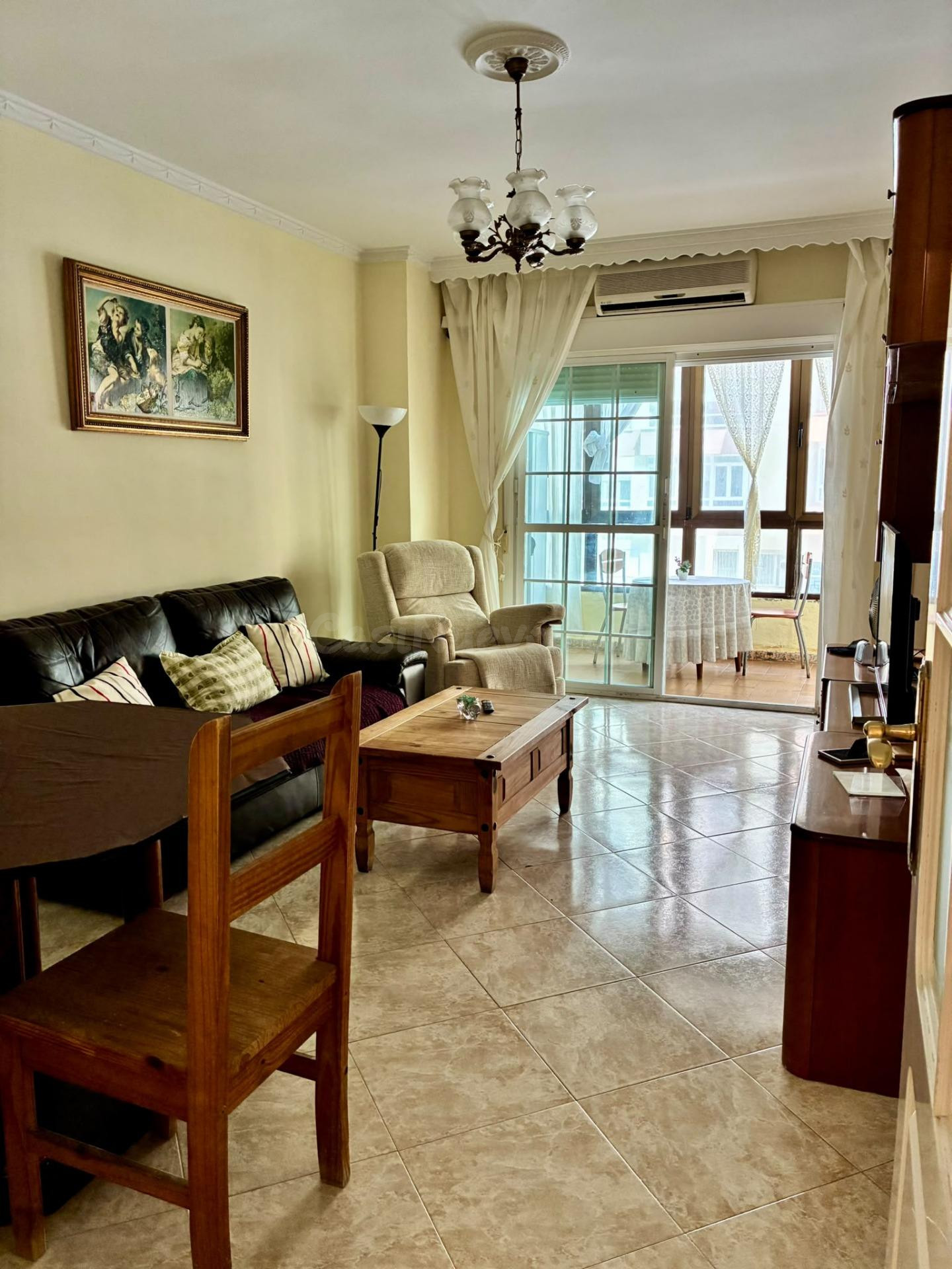 SE VENDE PISO EN CADIZ CON VISTAS LATERALES AL MAR , ZONA PASEO MARITIMO