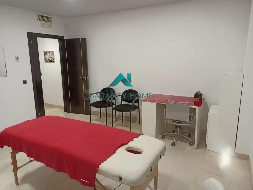 Oficina de alquiler en Puerto de Estepona, Estepona