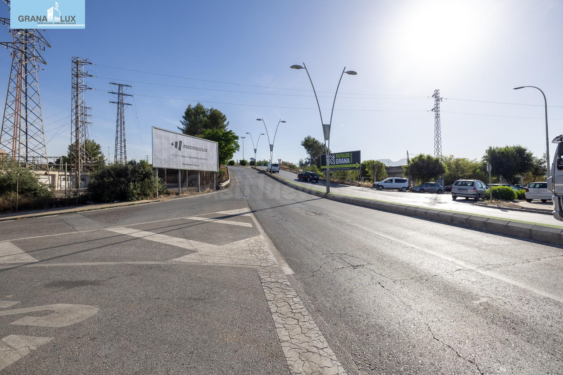 ¡Oportunidad Única! Amplia Nave Industrial en Albolote