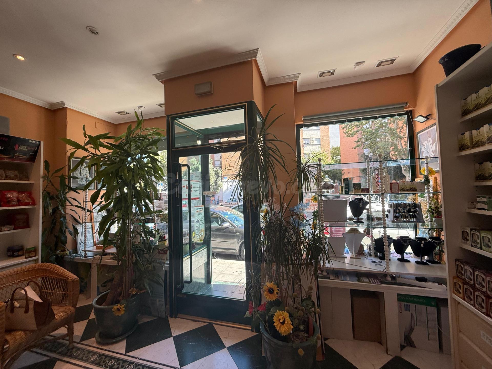 ✨ ¡Oportunidad en Móstoles! Local con encanto y múltiples posibilidades